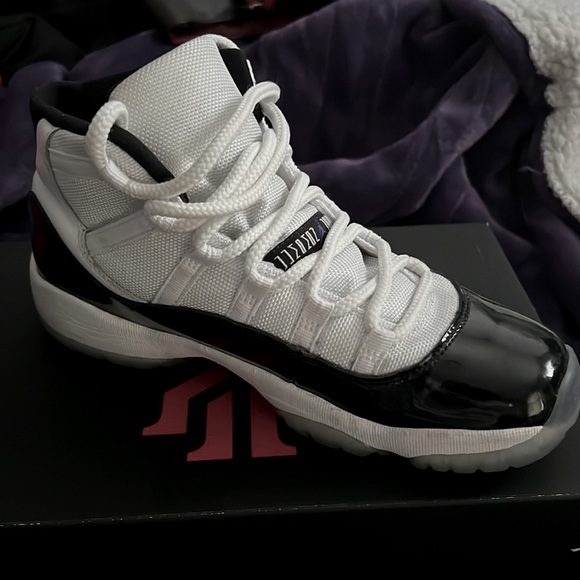 Concord Jordan Size youth boys 5, fits me and I wear a woman's
